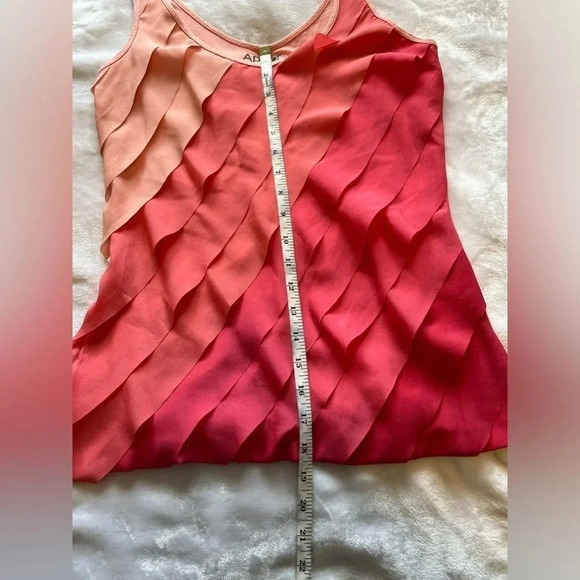 APT 9 FRONT DIAGONAL TIERED RUFFLED SLEEVELESS TOP. SIZE X-SMALL. - Picture 3 of 7